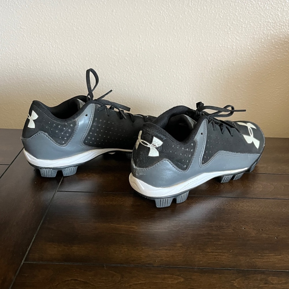Under Armour Youth Cleats – 5.5 Youth - Picture 4 of 8